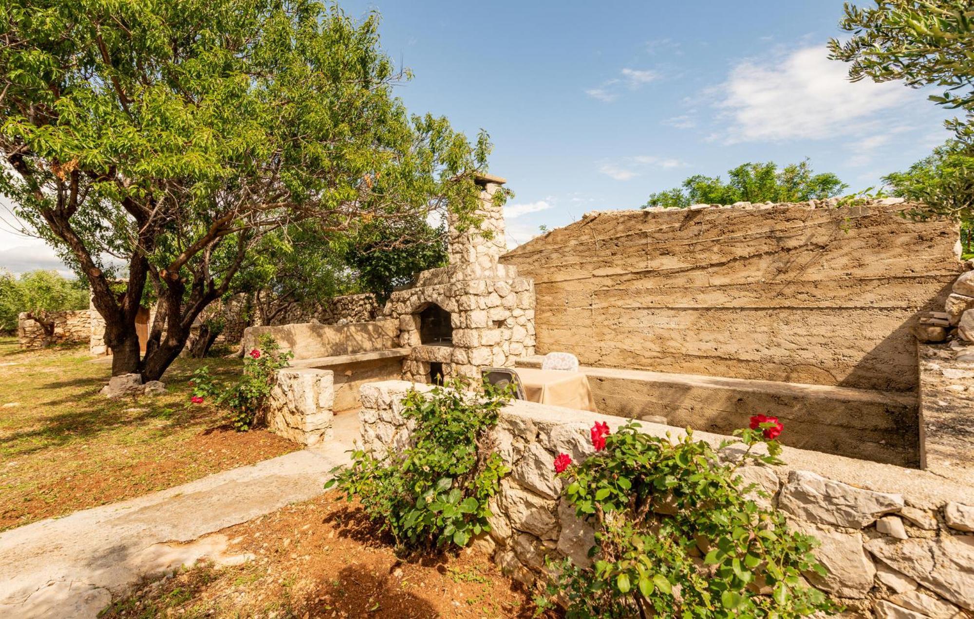 Beautiful Home In Novalja With Wifi Exterior foto